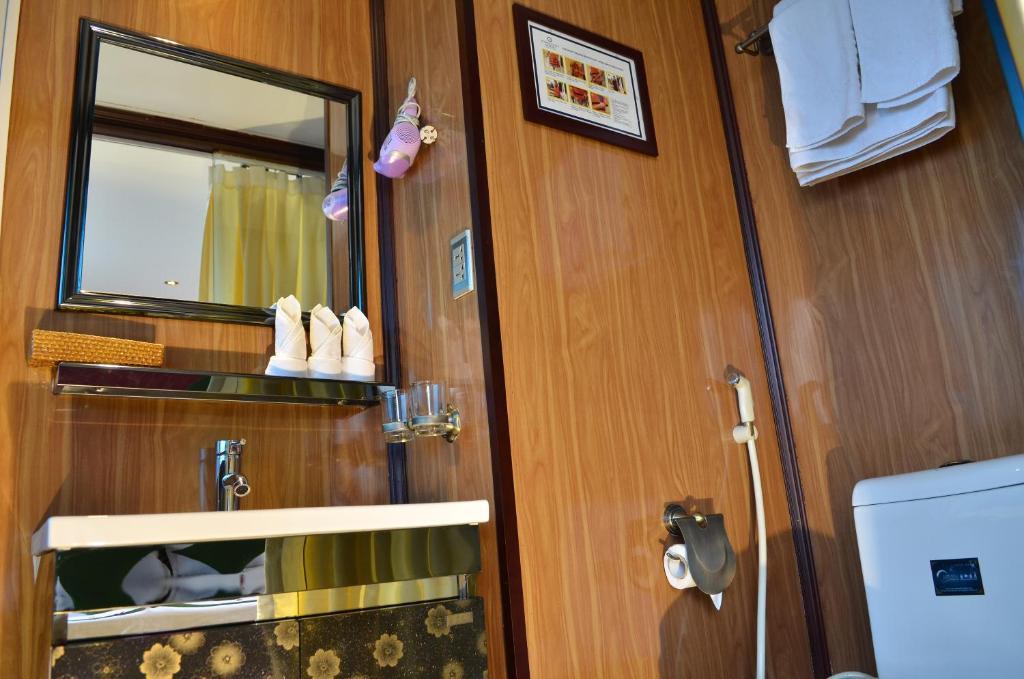Garden Bay Premium Cruise Hotell Ha Long Rom bilde