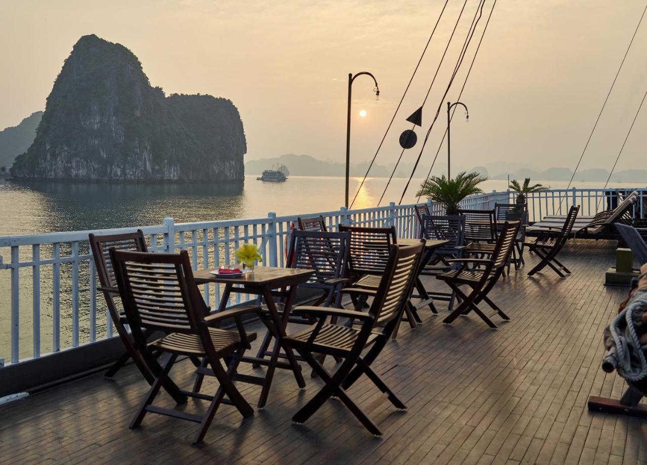 Garden Bay Premium Cruise Hotell Ha Long Eksteriør bilde